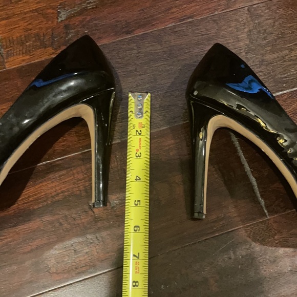 Gently Loved Vince Camuto Patent Heels - Picture 8 of 8